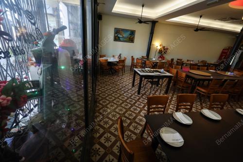 AUNTIE GAIK LEAN'S OLD SCHOOL EATERY