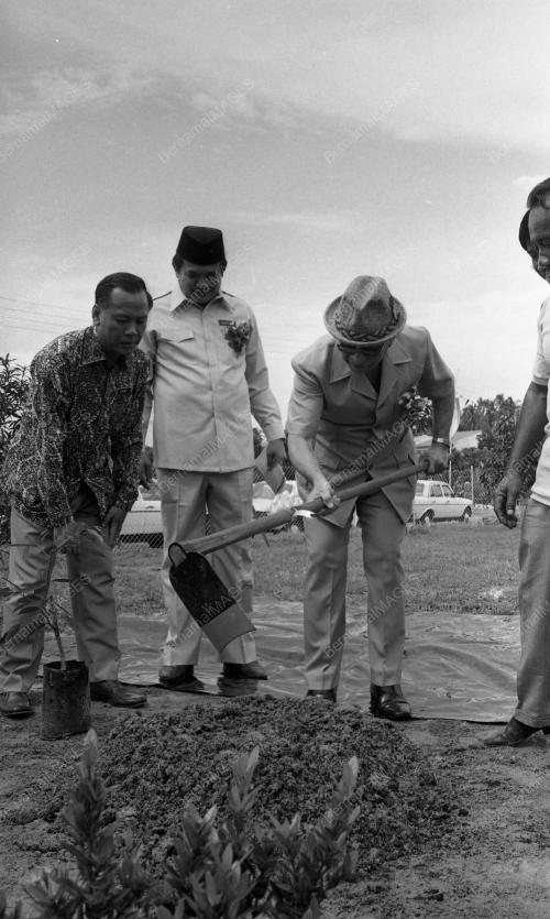 PG01_19012015_HARI_PETANI
