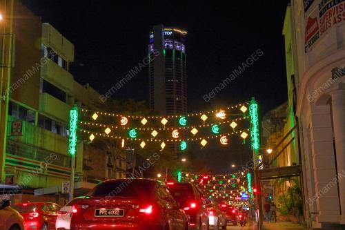 HIASAN LAMPU RAYA