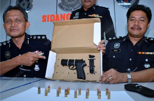 PG01_19062012_POLIS_PISTOL