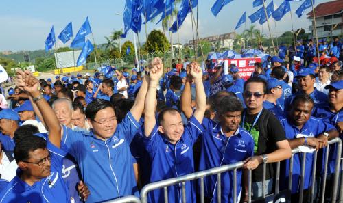 PG01_20042013_PENYOKONG_CALON