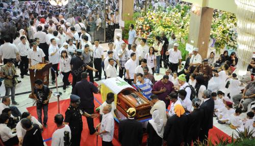 PG01_20042014_ORANG_RAMAI