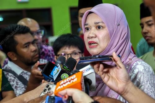 FADHLINA SIDEK