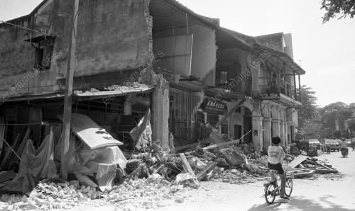 PG01_20052015_RUMAH_RUNTUH