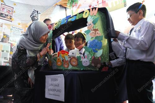 FADHLINA SIDEK