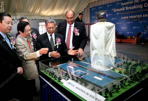 DATUK SERI MUSTAPA MOHAMED