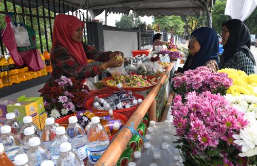 PENJUAL BUNGA