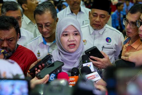 FADHLINA SIDEK