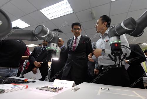 PG01_21112017_ZAINAL_ROBOT