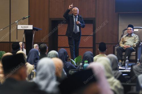 TUN ZAKI AZMI