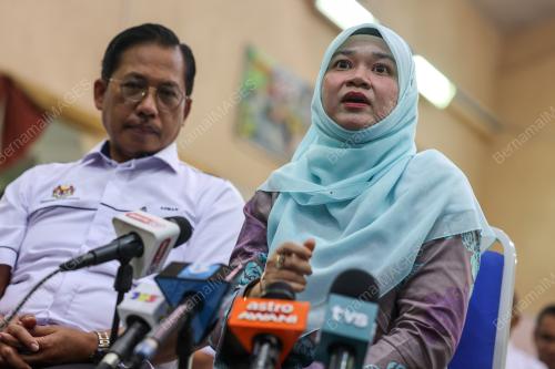 FADHLINA SIDEK