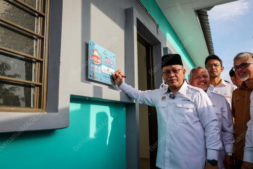 DATUK DR MOHD NA'IM MOKHTAR