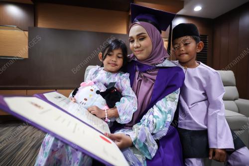 EZURIA EDORA DZAFRUL AKHTAR
