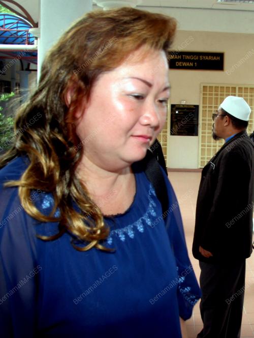 WANITA MUALAF