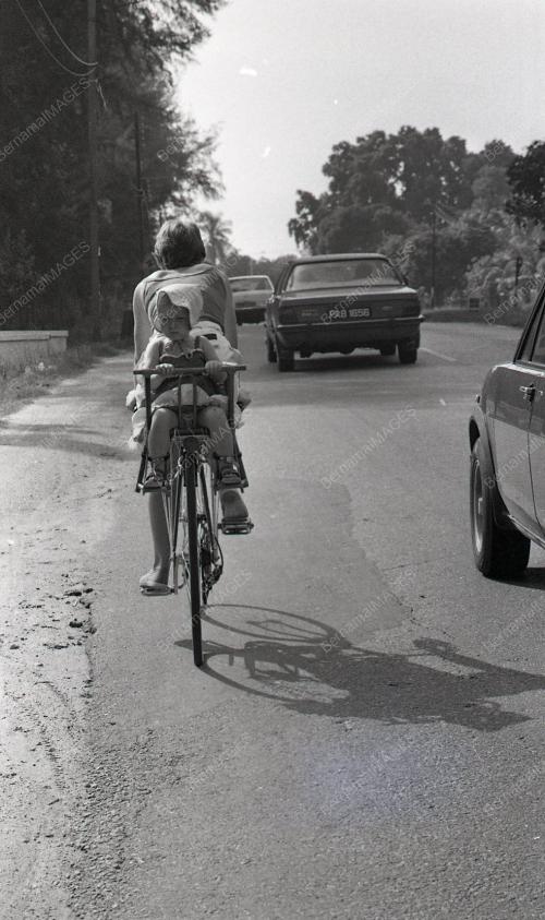 KANAK-KANAK DAN BASIKAL