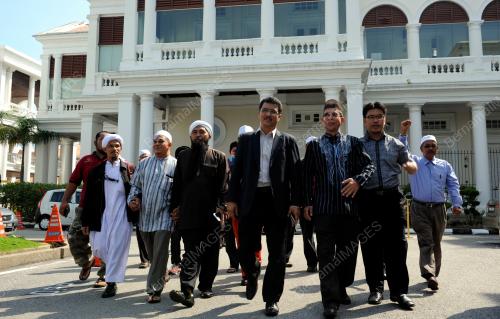 PG01_24072015_MAHKAMAH_ISZUREE