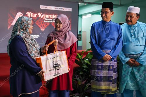 FADHLINA SIDEK