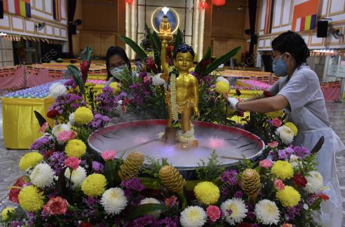 PERSIAPAN HARI WESAK