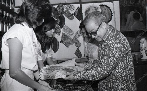 LAWAT KILANG BATIK