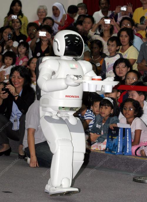 ROBOT ASIMO