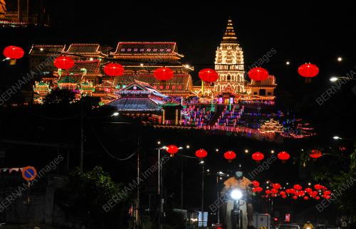 TOKONG KEK LOK SI