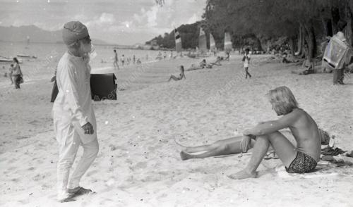 PENGUNJUNG PANTAI