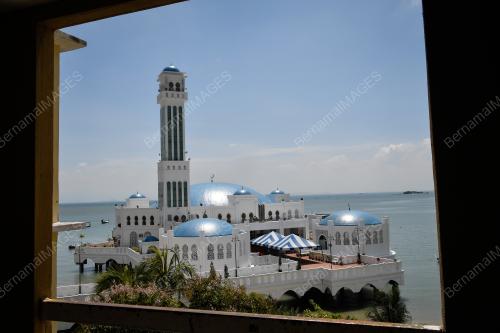 MASJID TERAPUNG TANJUNG BUNGAH