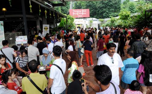 PG01_29072014_ORANG_RAMAI