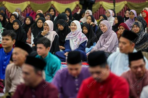 FADHLINA SIDEK