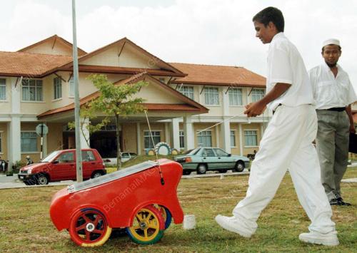 PG02-04_07_2000_SOLAR_MOWER_11012016