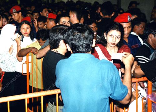 PG02-29_10_2000_ORANG_RAMAI_14012016
