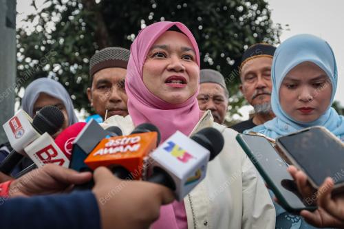 FADHLINA SIDEK