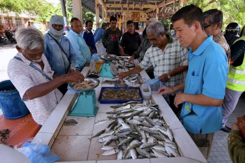 PG02_02052018_BN_PASAR_NELAYAN