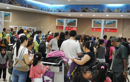 PG02_02072012_ORANG_RAMAI
