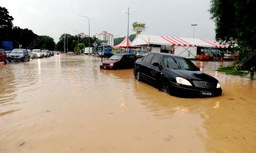 PG02_02092016_BANJIR_KILAT