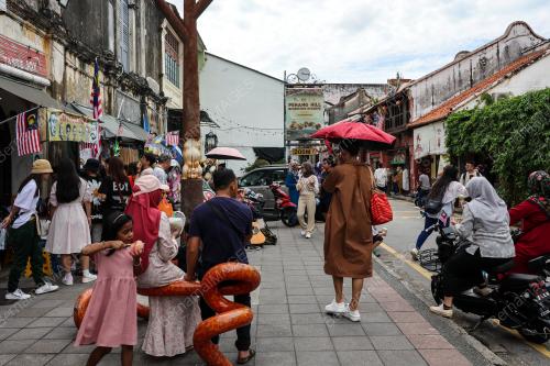 MUSIM PERCUTIAN DI LEBUH ARMENIAN