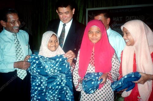 BAJU RAYA
