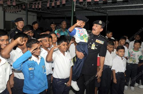 PG02_03012013_POLIS_PELAJAR