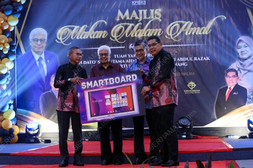 TUN AHMAD FUZI ABDUL RAZAK