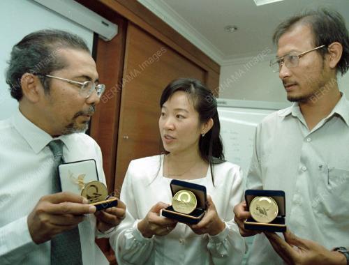 ANUGERAH EMAS
