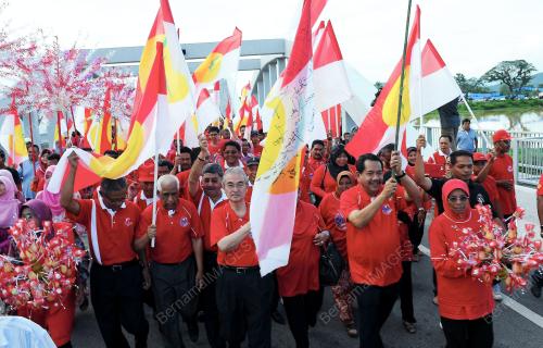 PG02_03052012_BENDERA_UMNO