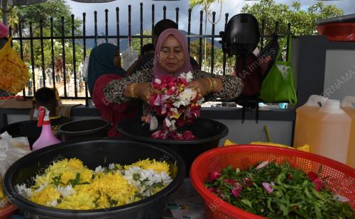 PENJUAL BUNYA DI TANAH PERKUBURAN