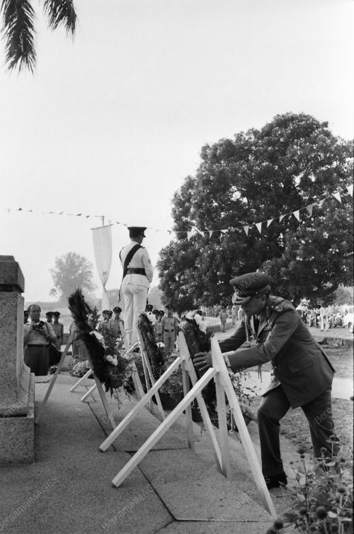 HARI PAHLAWAN