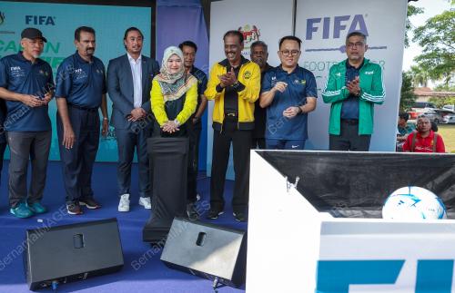 FADHLINA SIDEK