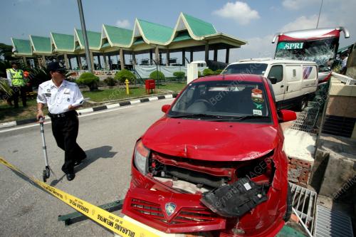 BAS REMPUH PEJABAT PLAZA TOL