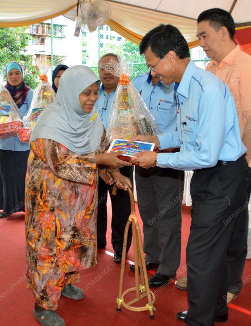 PG02_04112012_MENTERI_SUMBANG