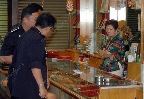 ROMPAKAN KEDAI EMAS