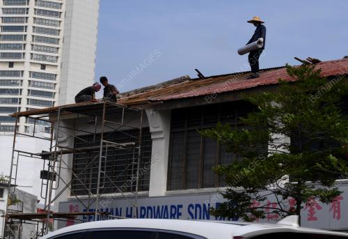 PEKERJA KONTRAKTOR