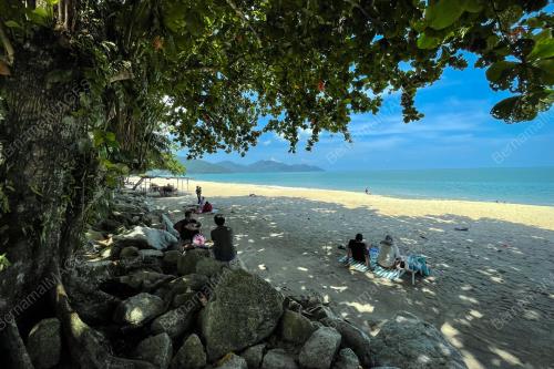 BERIADAH DI PANTAI BATU FERRINGHI