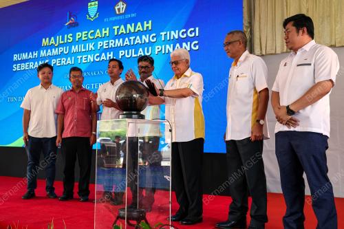TUN AHMAD FUZI ABDUL RAZAK